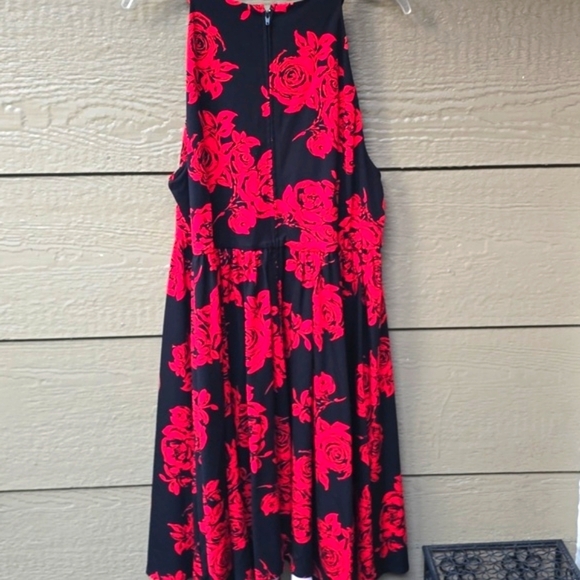 Torrid Red Black Floral Pond Skater Dress 18 2x nwt New - Picture 8 of 9